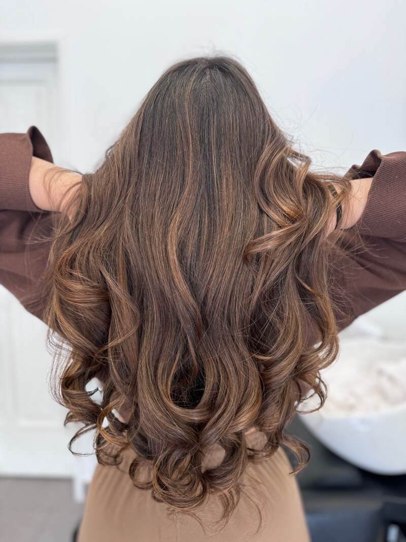 Balayage castanho cachos Lisboa Alfragide
